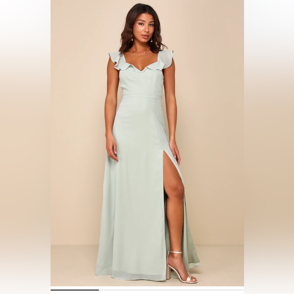 NWT! Sweetest Entrance Sage Green Ruffled Tie-Back Maxi Dress. Women’s small